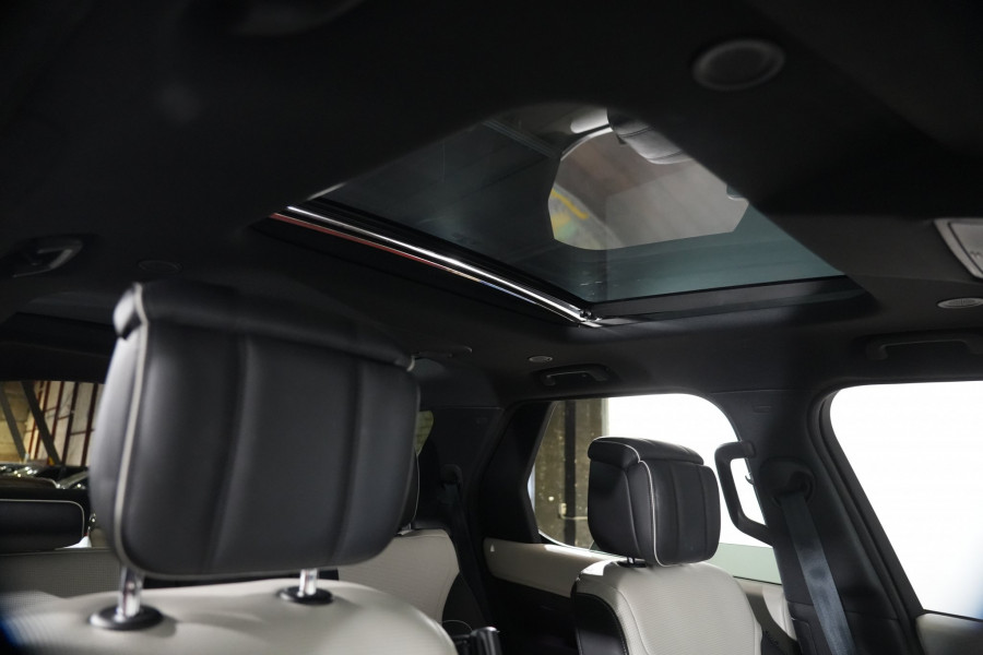 2021 Land Rover Discovery Series 5 P360 R-Dynamic HSE SUV Image 31
