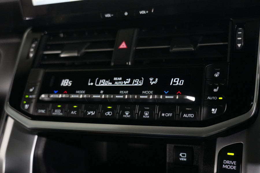 2025 Toyota LandCruiser Sahara SUV