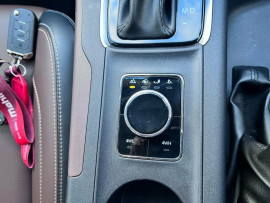 2023 Mahindra Scorpio  Z8 SUV image 19
