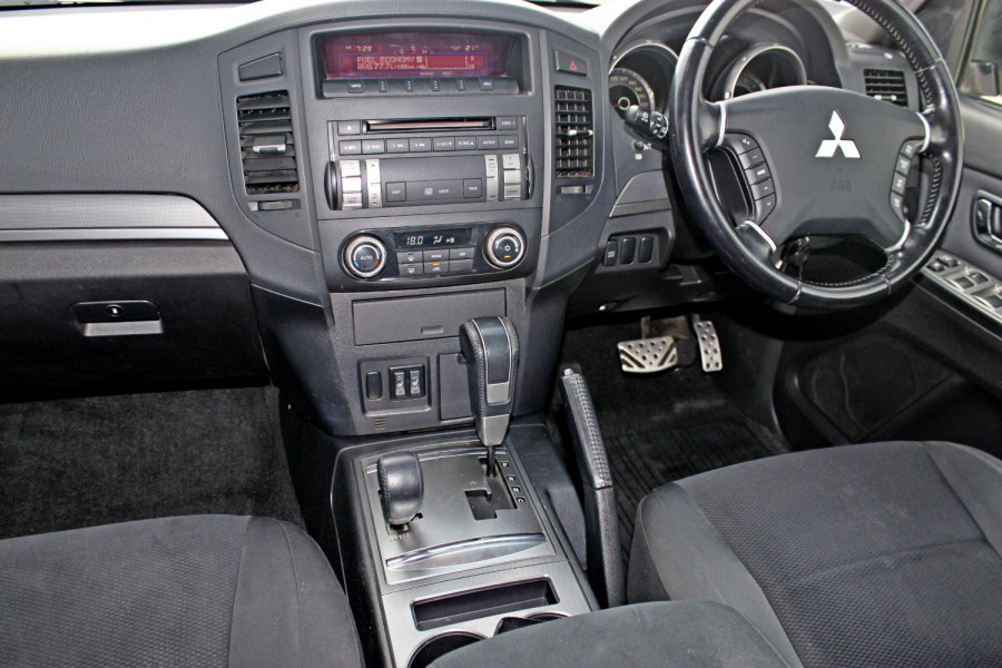 2007 Mitsubishi Pajero NS VR-X Suv Image 12