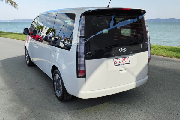 2025 Hyundai Staria US4.V3 SUV Image 5