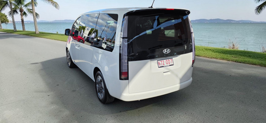 2025 Hyundai Staria US4.V3 SUV Image 5