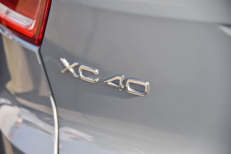 2025 MY26 Volvo XC40 XZ Ultra B4 Dark SUV Image 5