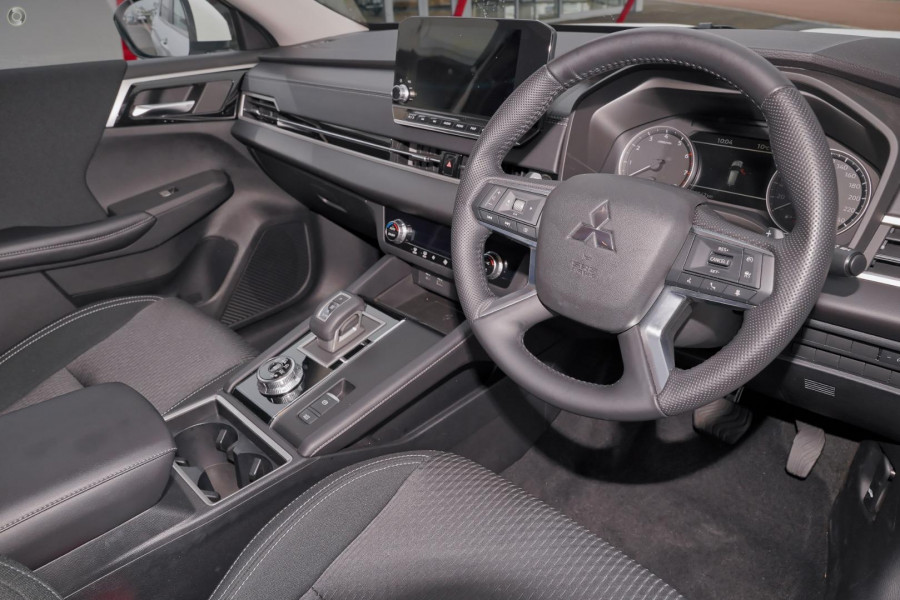2025 MY24 Mitsubishi Outlander ZM LS SUV Image 6