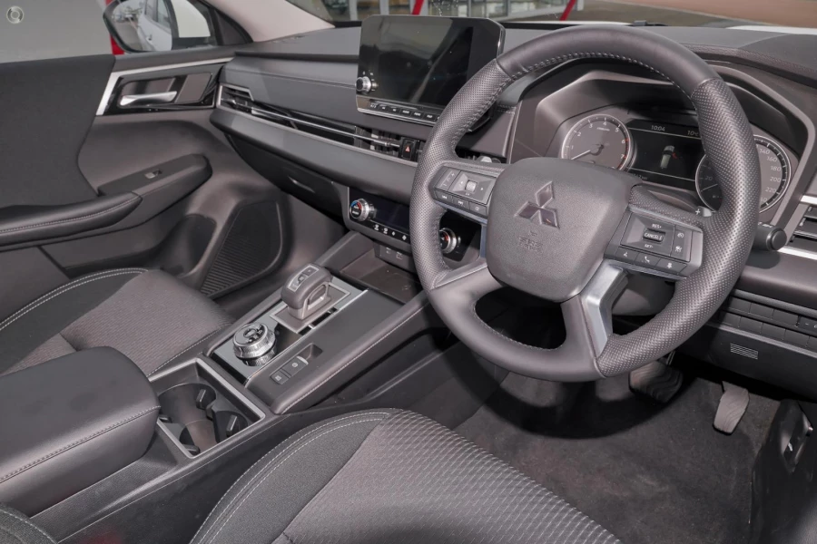 2025 MY24 Mitsubishi Outlander ZM LS SUV Image 6