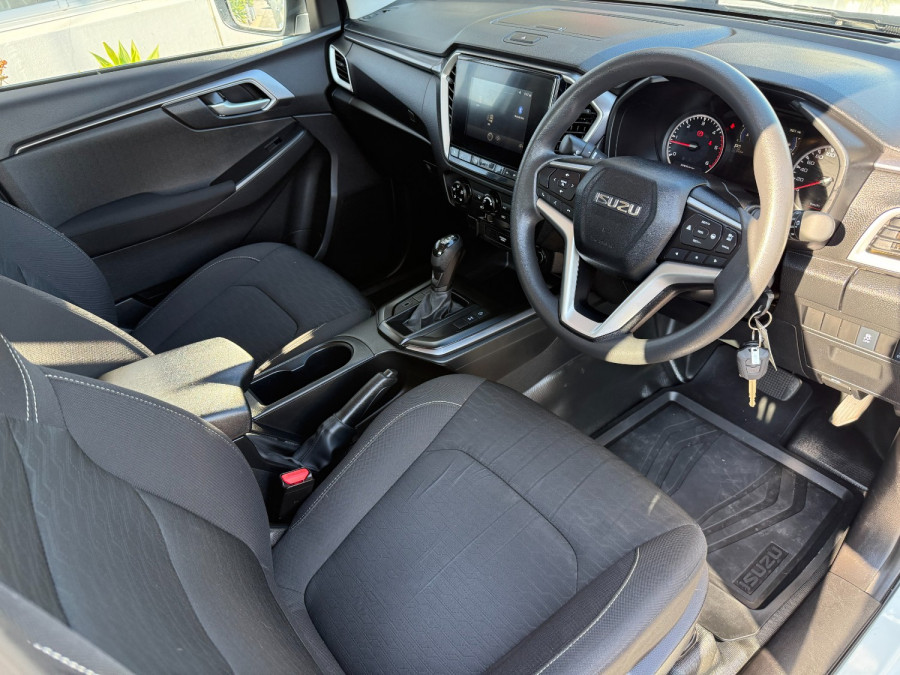 2023 Isuzu D-MAX RG LS-M Cab Chassis Image 11