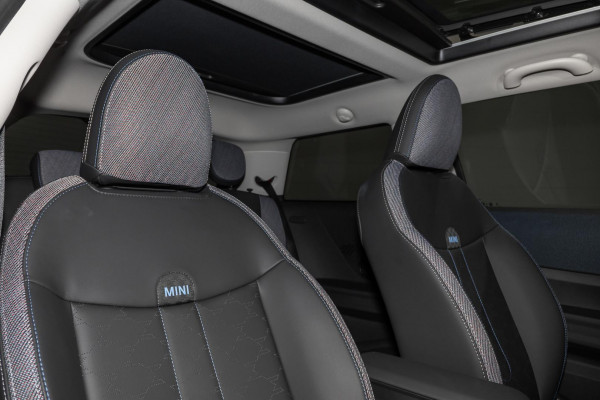 2025 MINI Cooper F65 C Classic Hatch image 10