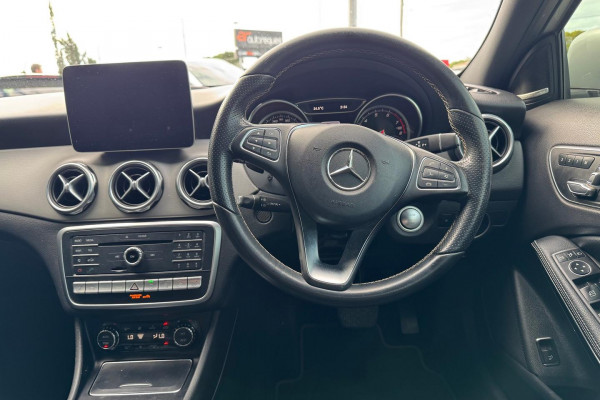 2017 Mercedes-Benz GLA-Class X156 GLA250 SUV Image 11
