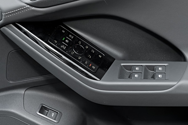 2026 Audi Q6 e-tron SUV image 18