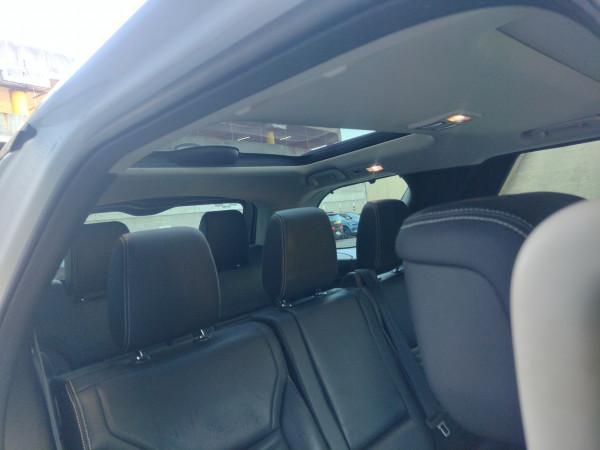 2021 Land Rover Discovery Series 5 D300 SE SUV image 26