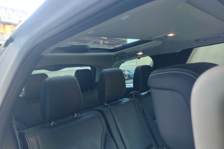 2021 Land Rover Discovery Series 5 D300 SE SUV