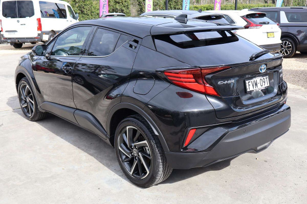 2023 Toyota C-HR  Koba SUV Image 5