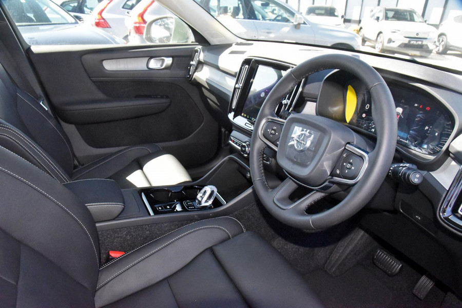 2024 MY25 Volvo XC40  Ultra B4 Bright SUV Image 10