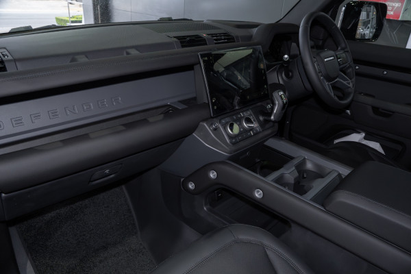 2026 Land Rover Defender L663 110 D350 X-Dynamic SE SUV image 9