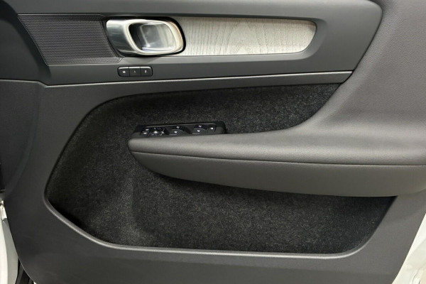 2025 Volvo XC40 XZ Plus B4 SUV Image 10