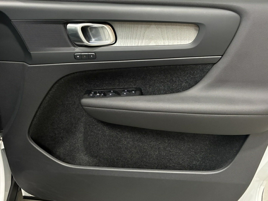 2025 Volvo XC40 XZ Plus B4 SUV Image 10