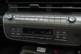 2025 Hyundai KONA SX2.V2 Premium SUV image 12