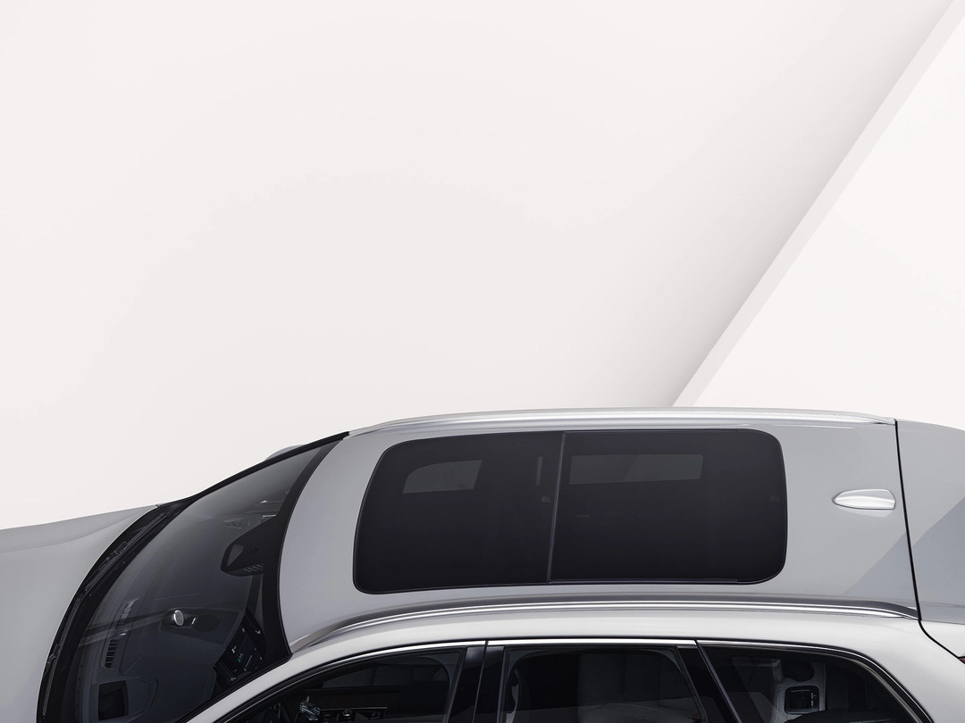 Electric-powered panoramic roof (optional) Image