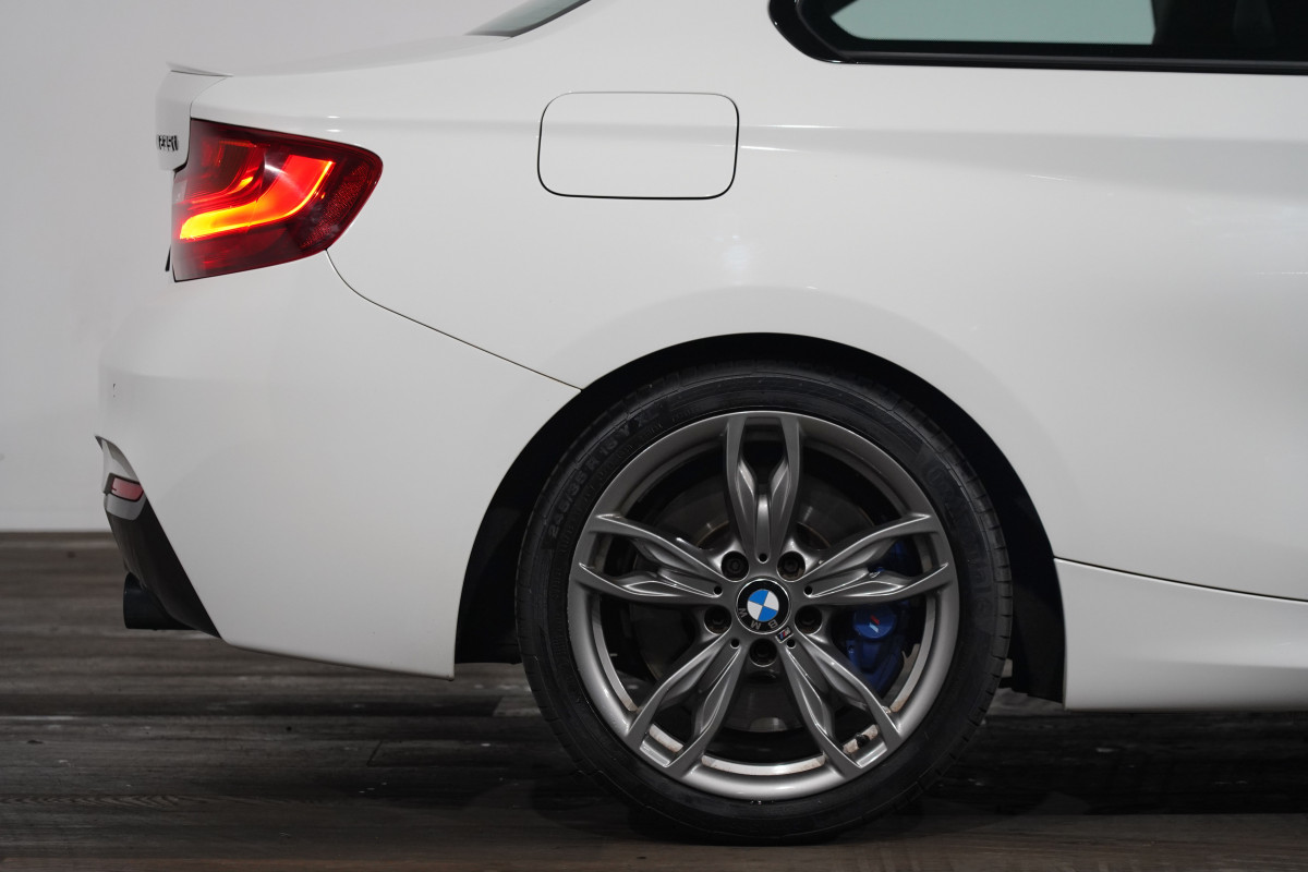 2014 BMW 2 M235i Coupe Image 6