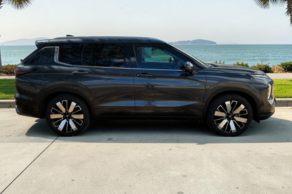 2025 Mitsubishi Outlander ZM Exceed SUV Image 7