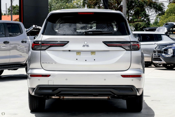 2025 Mitsubishi Outlander ZM ES SUV Image 3