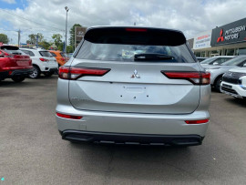 2024 Mitsubishi Outlander ZM ES SUV image 7