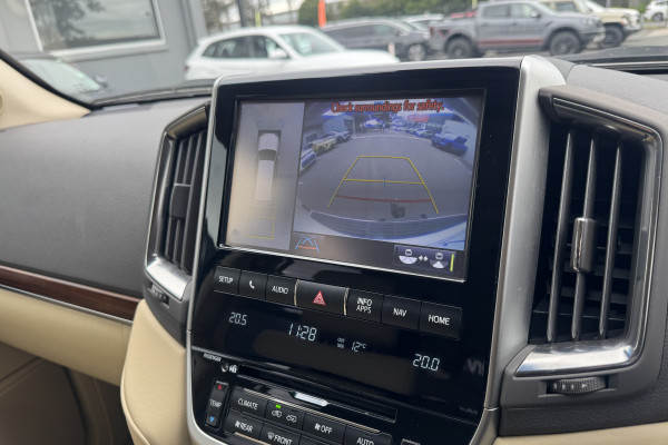 2017 Toyota LandCruiser VDJ200R Sahara SUV Image 39
