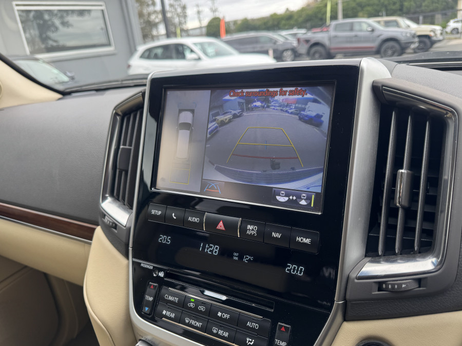 2017 Toyota LandCruiser VDJ200R Sahara SUV Image 39