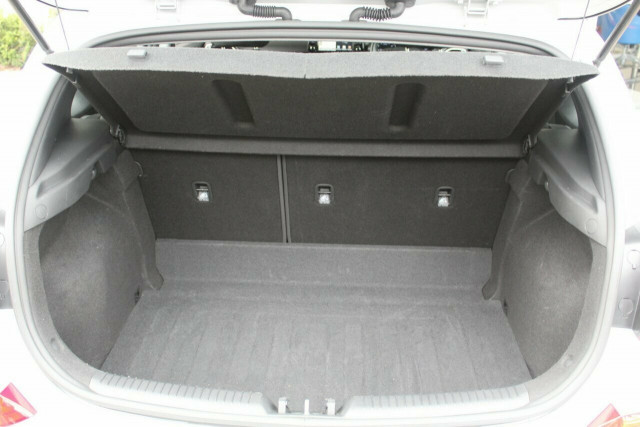 2019 [SOLD]    Mobile Image 22