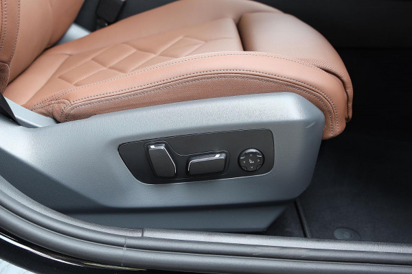 2025 BMW 5 Series G60 520i M Sport Sedan image 13