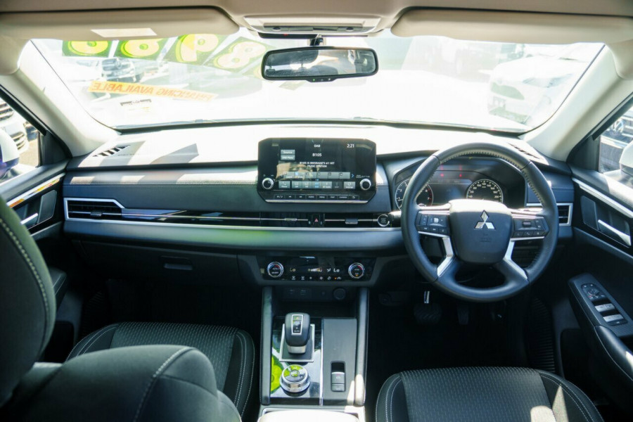 2024 Mitsubishi Outlander ZM LS SUV Image 17