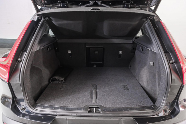 2023 Volvo XC40 XZ Ultimate B5 Dark SUV image 19