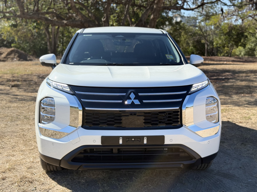 2026 Mitsubishi Outlander ZM ES SUV Image 2