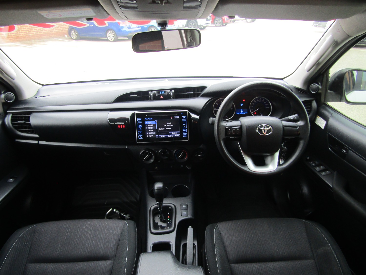 2017 Toyota HiLux  SR 4x4 Double-Cab Pick-Up Ute Image 14