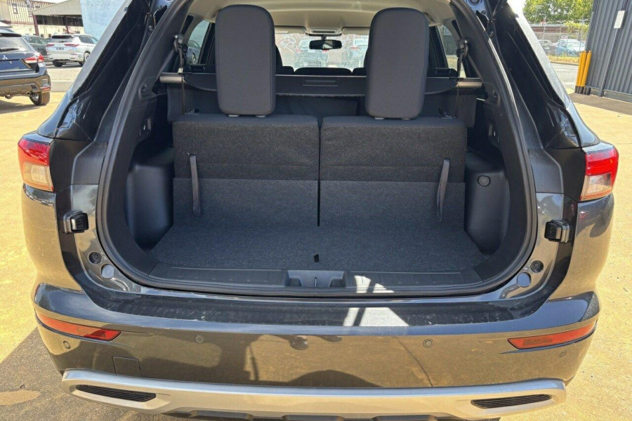2024 Mitsubishi Outlander ZM LS SUV Image 10