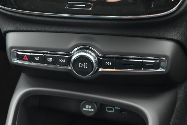 2026 Volvo EX40  Ultra Single Motor Extended Range SUV image 21