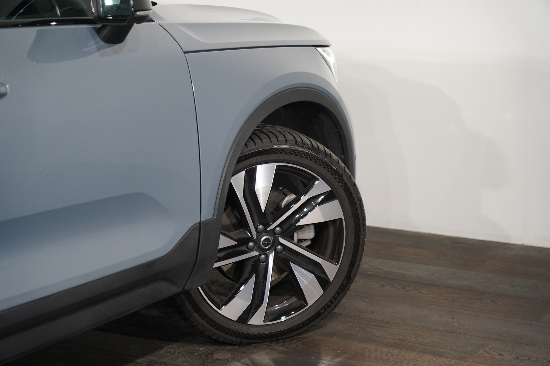 2022 Volvo Xc40 Ultimate B5 Dark Mhev SUV Image 11