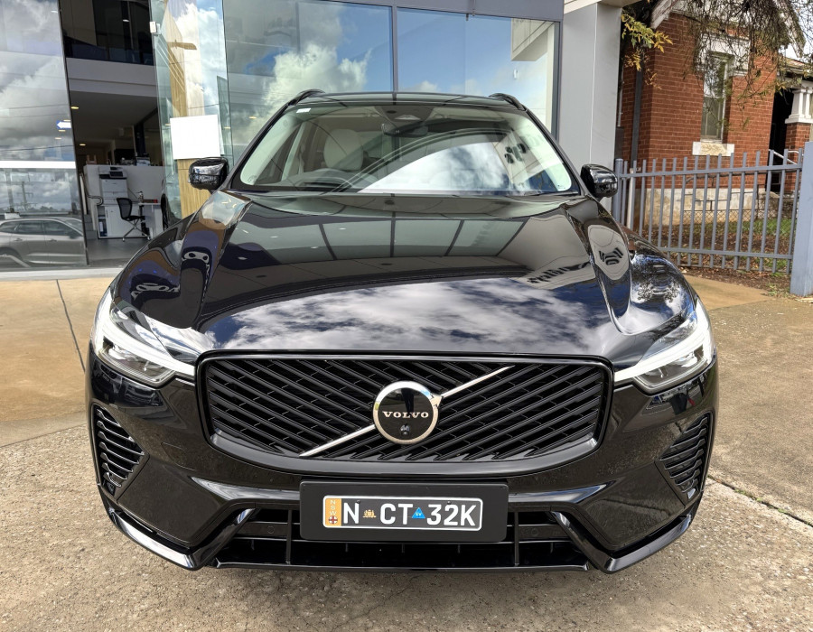 2026 Volvo XC60 UZ Ultra T8 Plug-in Hybrid Dark SUV Image 2
