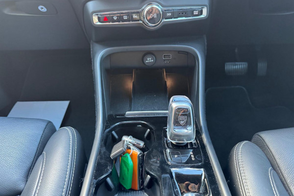 2020 Volvo XC40 XZ T4 Inscription SUV Image 14