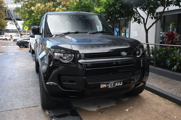2025 MY25.5 Land Rover Defender L663 110 D350 X-Dynamic SE SUV image 4
