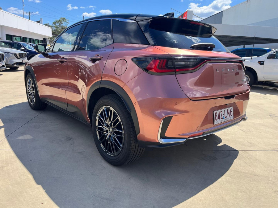 2024 Lexus LBX MAYH10R Sports Luxury SUV Image 5