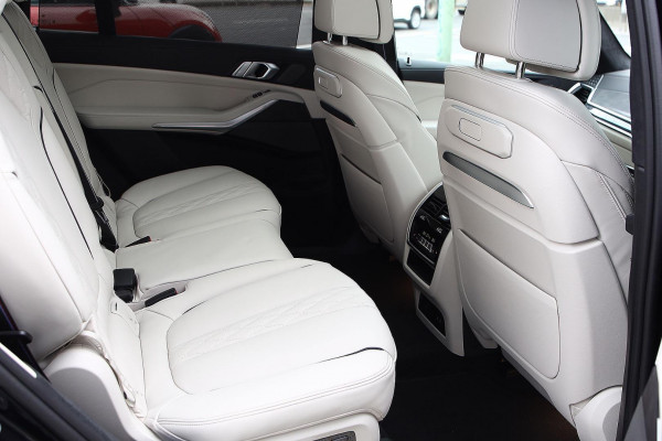 2026 BMW X7 G07 LCI xDrive40i M Sport SUV image 7
