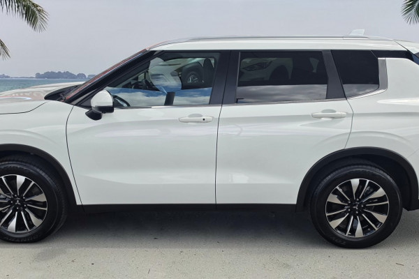 2025 Mitsubishi Outlander ZM LS SUV Image 4