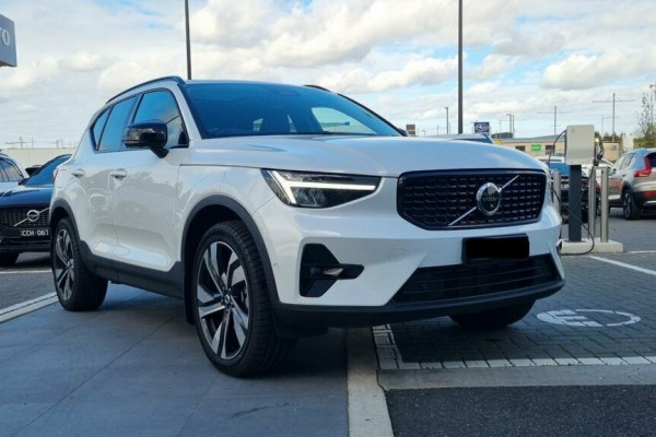 2023 Volvo XC40 XZ Ultimate B5 Dark SUV Image 6