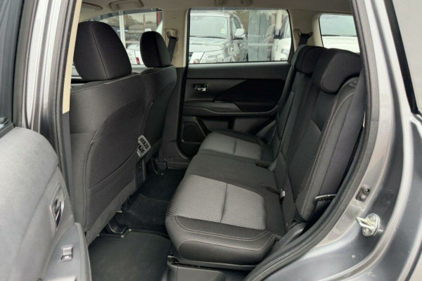 2019 Mitsubishi Outlander ZL ES SUV Image 6