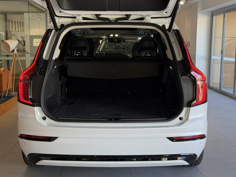 2025 Volvo XC90 L Series Ultra T8 Plug-In Hybrid SUV Image 7