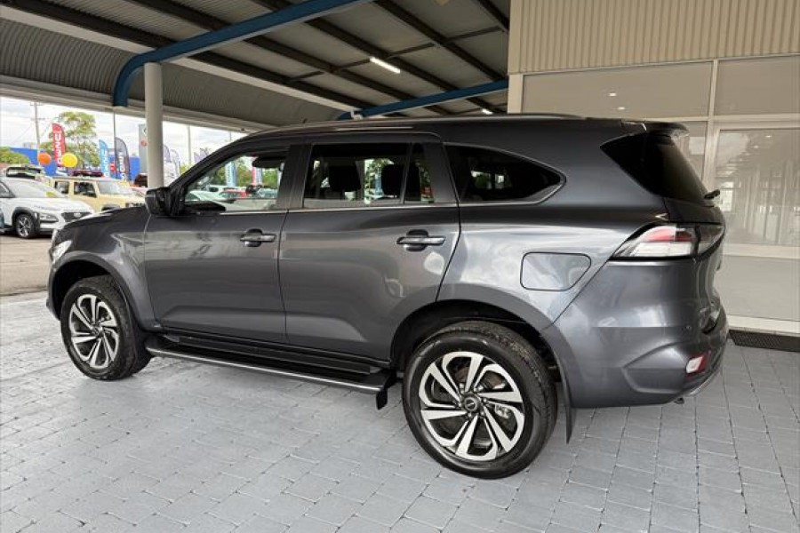 2022 Isuzu MU-X RJ LS-T SUV Image 8
