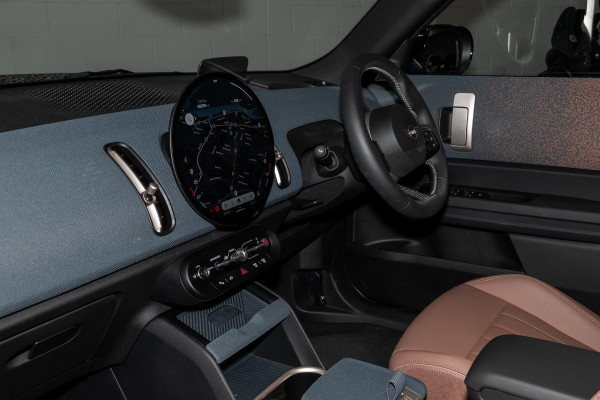 2024 MINI Countryman U25 E Favoured SUV image 8