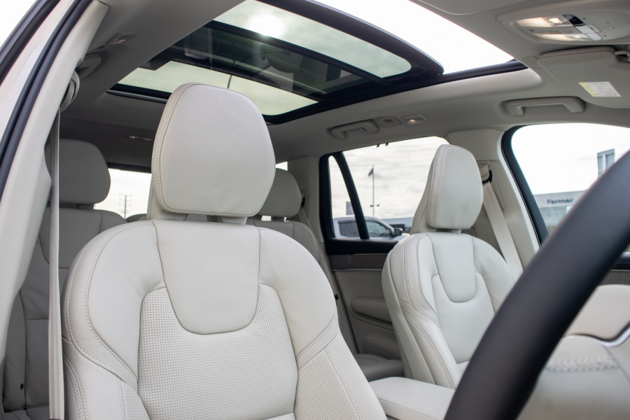2025 Volvo XC90 T8 ULTRA PHEV Sedan Image 17