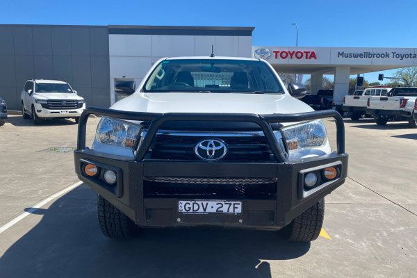 2019 Toyota HiLux  SR Dual Cab Cab Chassis Image 8